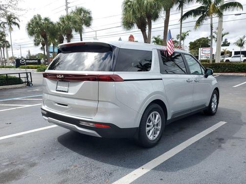 2023 Kia Carnival LX