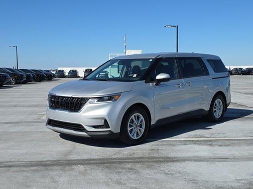 2023 Kia Carnival LX