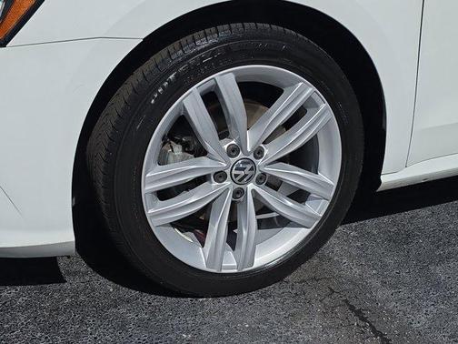 2019 Volkswagen Passat 2.0T Wolfsburg