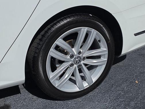 2019 Volkswagen Passat 2.0T Wolfsburg