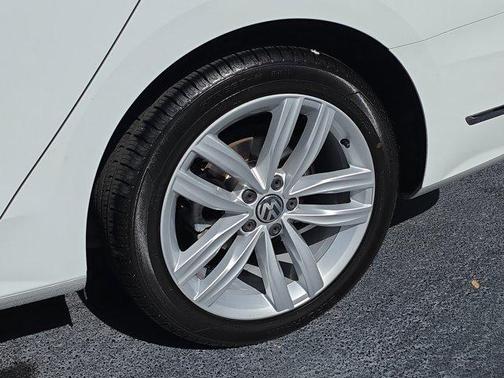 2019 Volkswagen Passat 2.0T Wolfsburg