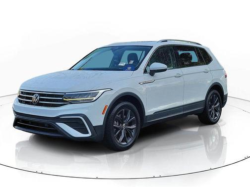 Pure White 2022 Volkswagen Tiguan 2.0T SE