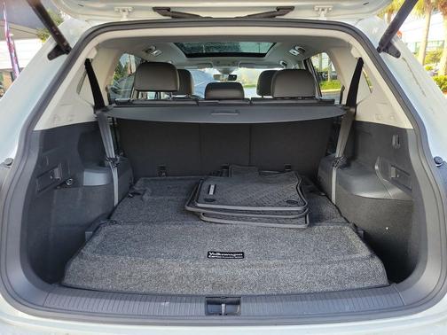 Pure White 2022 Volkswagen Tiguan 2.0T SE