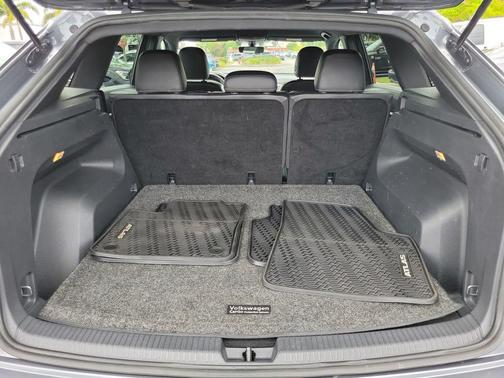 Platinum Gray Metallic 2022 Volkswagen Atlas Cross Sport 2.0T SE