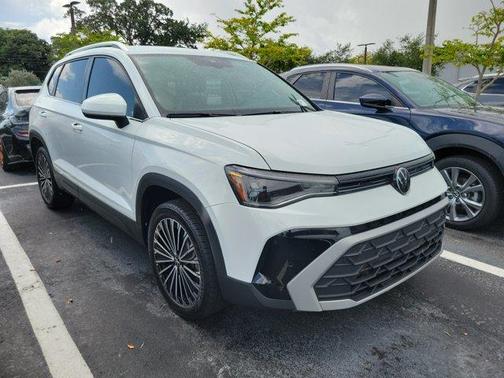 Pure White 2025 Volkswagen Taos 1.5T SE