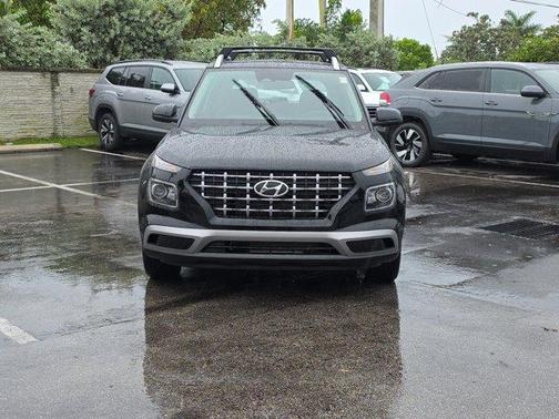 2024 Hyundai VENUE SEL