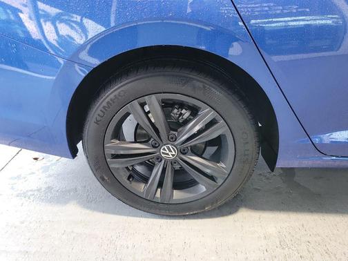 Rising Blue Metallic 2024 Volkswagen Jetta 1.5T SE