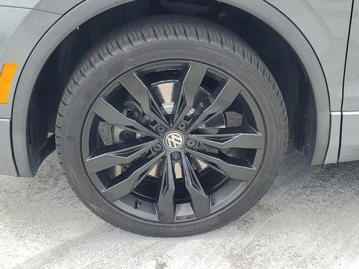 2021 Volkswagen Tiguan 2.0T SE R-Line Black
