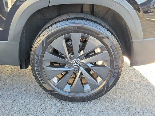 Deep Black Pearl Effect 2024 Volkswagen Taos 1.5T S