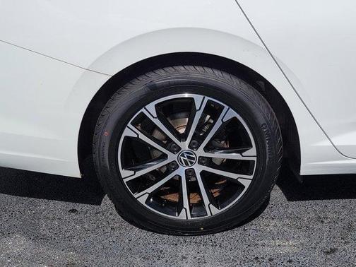 Pure White 2022 Volkswagen Jetta 1.5T Sport