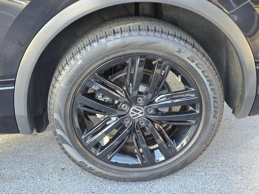 2022 Volkswagen Tiguan 2.0T SE R-Line Black