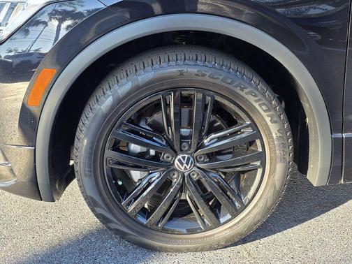2022 Volkswagen Tiguan 2.0T SE R-Line Black