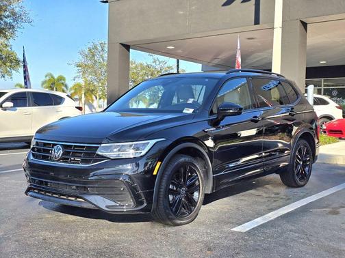 2022 Volkswagen Tiguan 2.0T SE R-Line Black