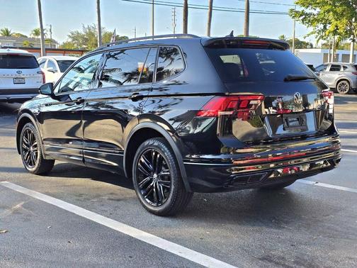 2022 Volkswagen Tiguan 2.0T SE R-Line Black