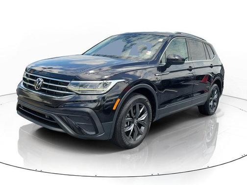 Deep Black Pearl Effect 2023 Volkswagen Tiguan 2.0T SE