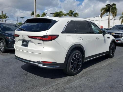 2024 Mazda CX-90 PHEV Premium Plus