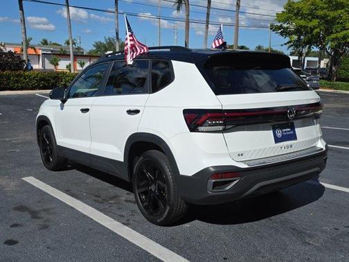 2025 Volkswagen Taos 1.5T SE Black