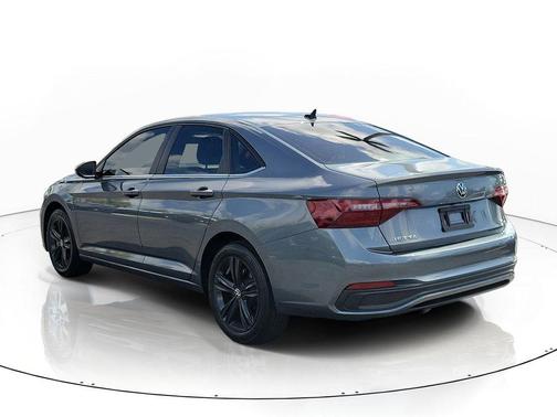 Platinum Gray Metallic 2023 Volkswagen Jetta 1.5T SE