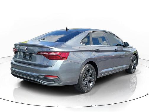 Platinum Gray Metallic 2023 Volkswagen Jetta 1.5T SE