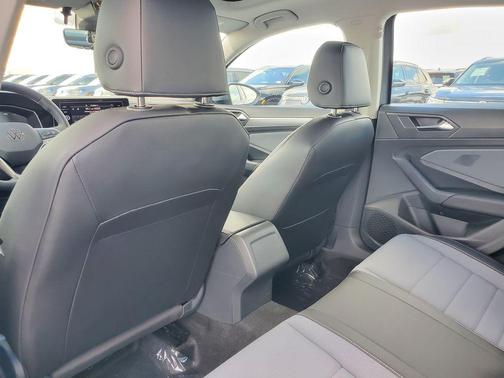 Platinum Gray Metallic 2026 Volkswagen Jetta 1.5T SE
