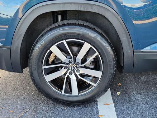 Tourmaline Blue Metallic 2022 Volkswagen Atlas 2.0T SE