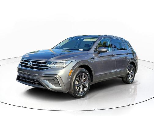 Platinum Gray Metallic 2023 Volkswagen Tiguan 2.0T SE