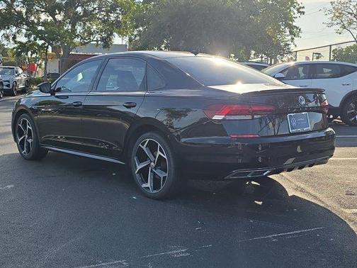 2022 Volkswagen Passat 2.0T R-Line