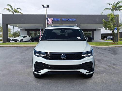 2024 Volkswagen Tiguan 2.0T SE R-Line Black