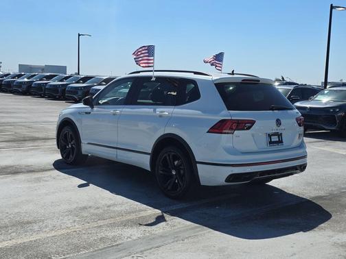 2024 Volkswagen Tiguan 2.0T SE R-Line Black