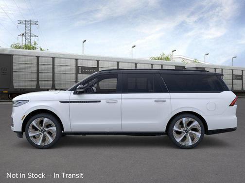 Star White Metallic Tri-Coat 2026 Lincoln Navigator Black Label