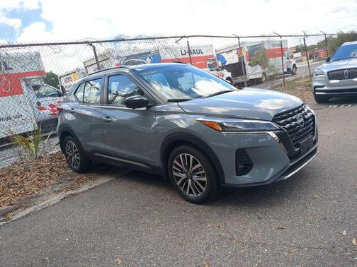 Gray/Super Black 2023 Nissan Kicks SR