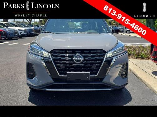 Gray/Super Black 2023 Nissan Kicks SR