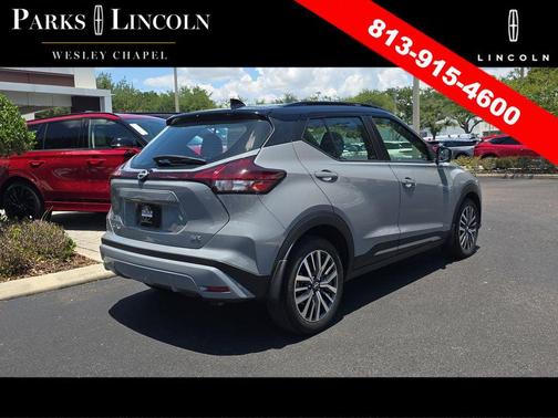Gray/Super Black 2023 Nissan Kicks SR