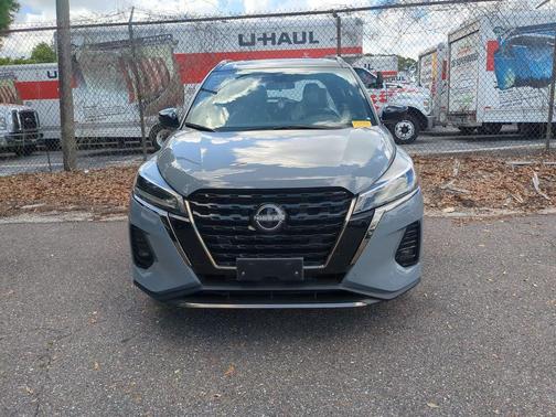 Gray/Super Black 2023 Nissan Kicks SR