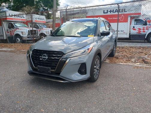 Gray/Super Black 2023 Nissan Kicks SR