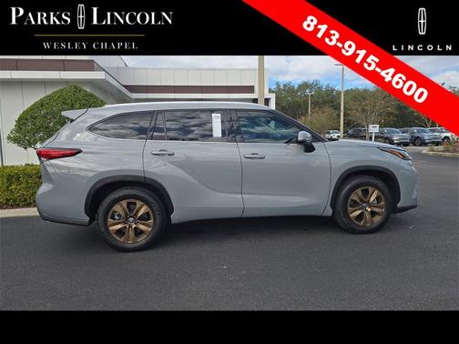 2022 Toyota Highlander Hybrid XLE