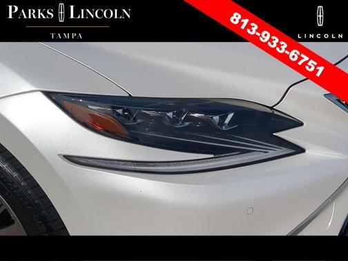 Eminent White Pearl 2019 Lexus LS 500 Base