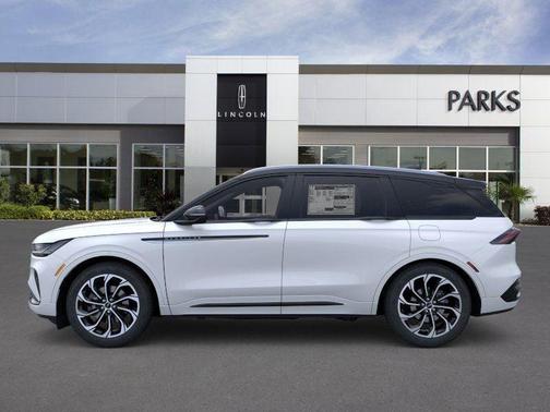 White Platinum Metallic Tri-Coat 2026 Lincoln Nautilus Reserve