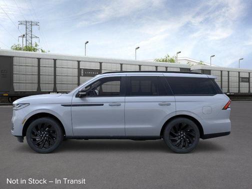 GRAY MIST METALLIC TRI-COAT 2026 Lincoln Navigator Reserve