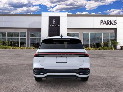 White Platinum Metallic Tri-Coat 2026 Lincoln Nautilus Reserve