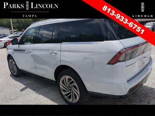 CRYSTAL WHITE METALLIC CC 2025 Lincoln Navigator Reserve
