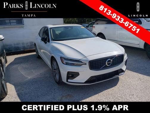 Crystal White Metallic 2021 Volvo S60 T5 Momentum