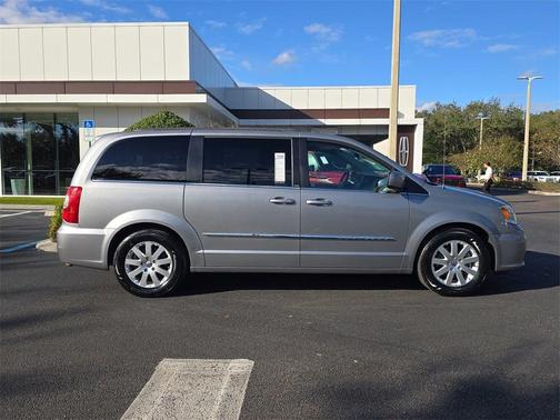 2013 Chrysler Town & Country Touring
