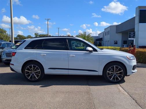 2023 Audi Q7 55 Premium Plus
