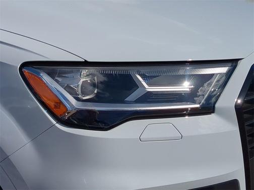 2023 Audi Q7 55 Premium Plus