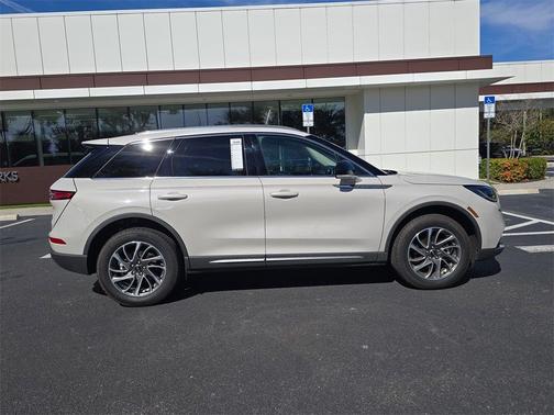 2022 Lincoln Corsair Standard