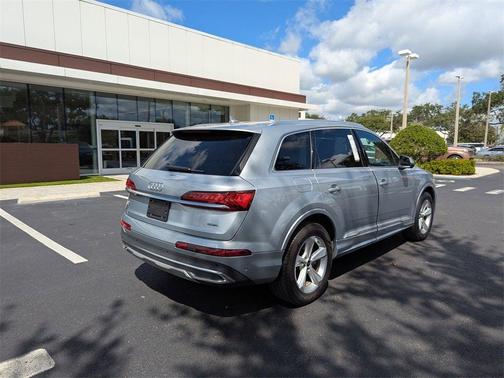 2024 Audi Q7 45 Premium Plus