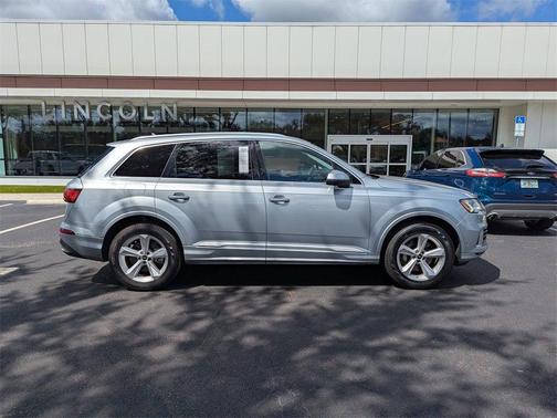 2024 Audi Q7 45 Premium Plus