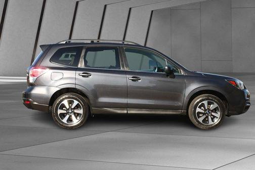 Photo 4 of 22 of 2018 Subaru Forester 2.5i Limited
