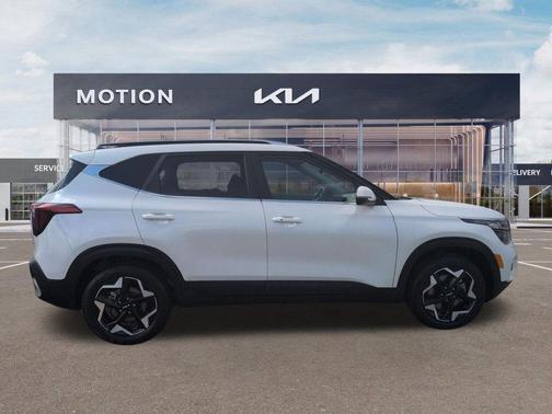 Snow White Pearl 2024 Kia Seltos EX